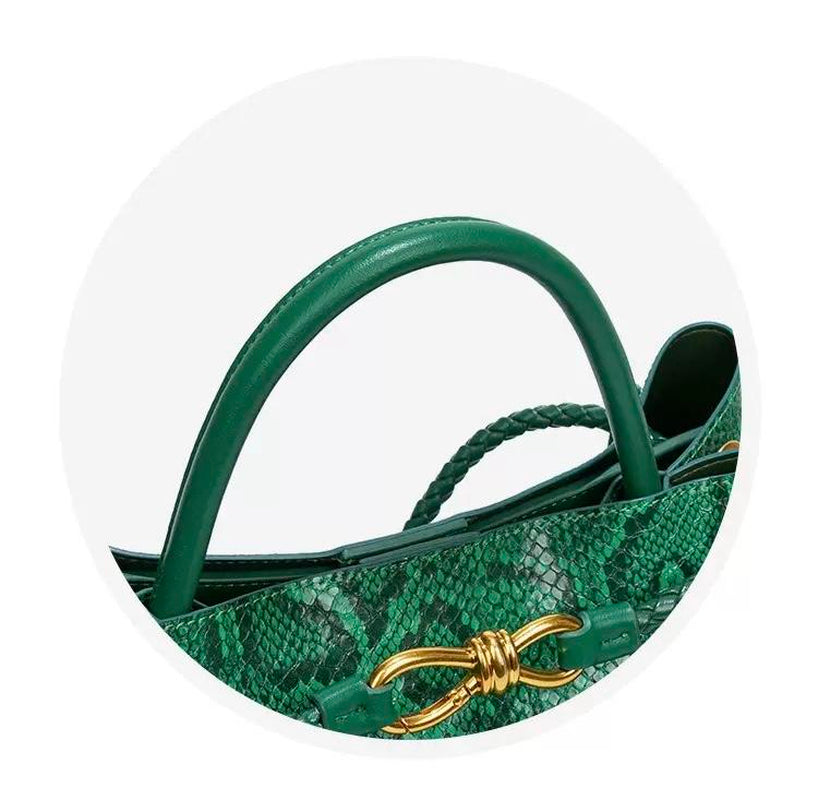 Snake-Print Tote Bag – Large Capacity Women’S Handbag with Butterfly Metal Clasp, Shoulder & Crossbody, Unique Designer Style