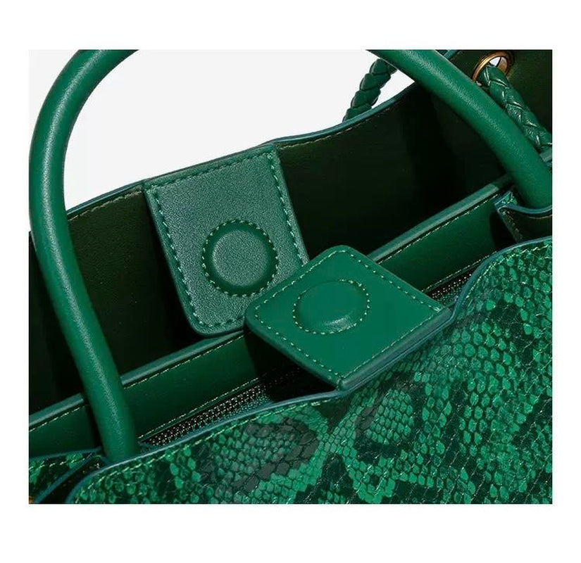 Snake-Print Tote Bag – Large Capacity Women’S Handbag with Butterfly Metal Clasp, Shoulder & Crossbody, Unique Designer Style